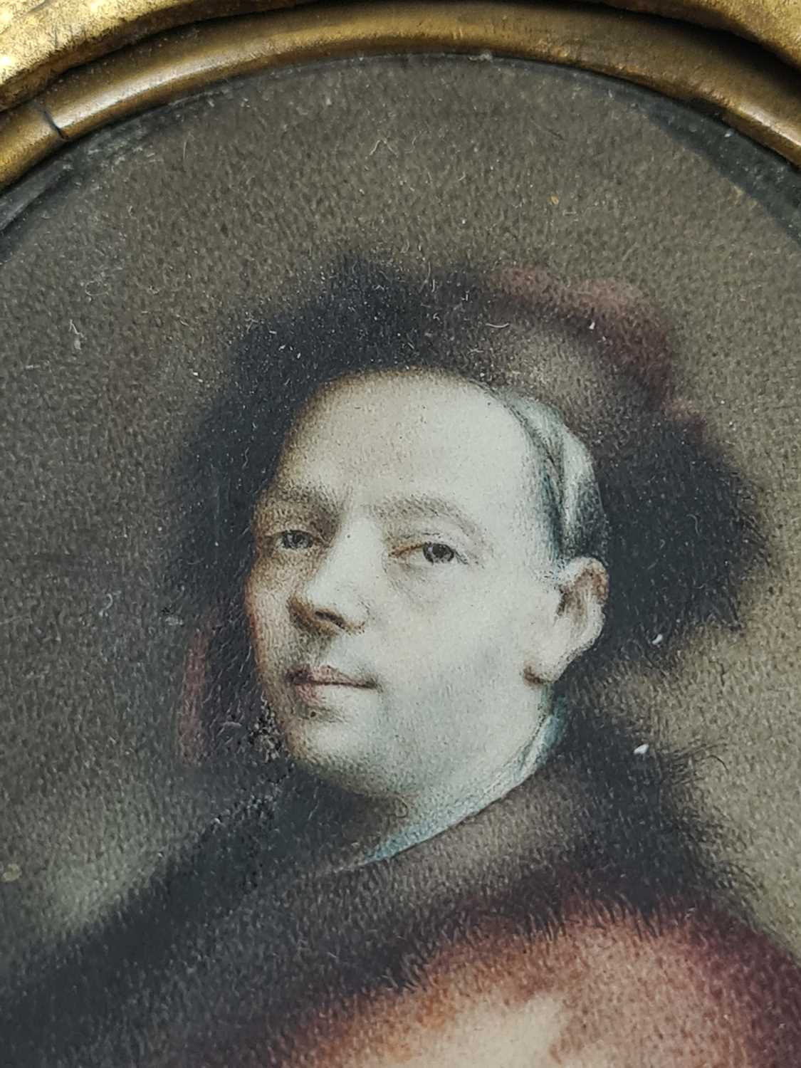 AN 18TH CENTURY WATERCOLOUR - PORTRAIT MINIATURE OF A GENTLEMAN - Image 5 of 9