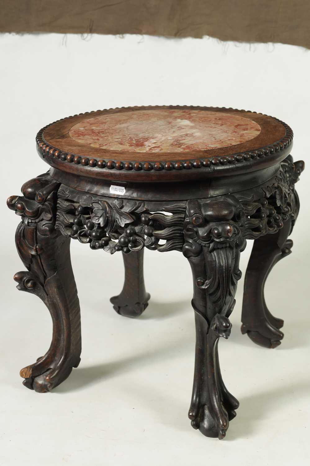 A 19TH CENTURY CHINESE HARDWOOD VASE STAND - Image 8 of 8