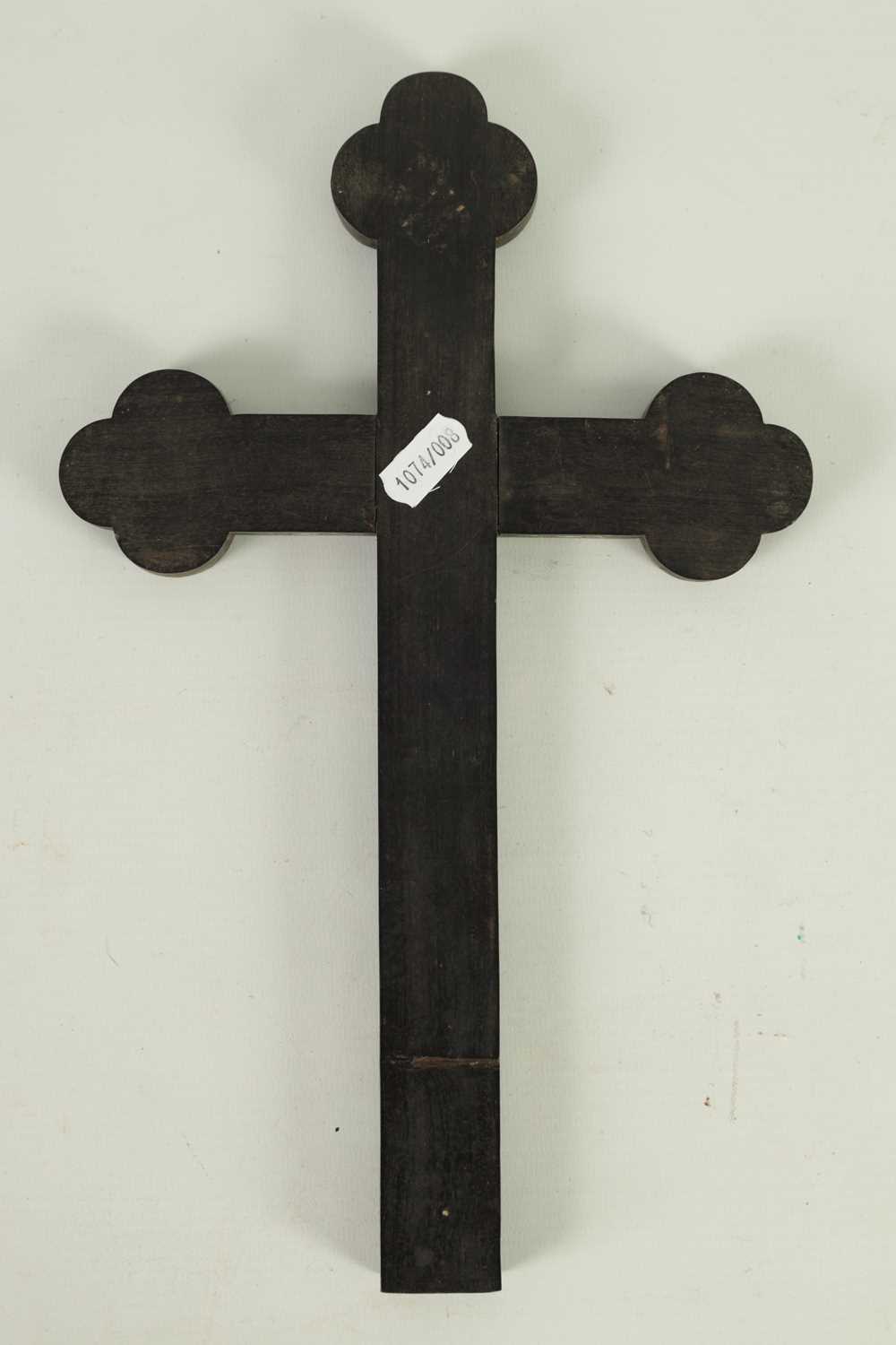 A FINE 18TH/19TH CENTURY CHINESE MOTHER OF PEARL INLAID HARDWOOD APOSTLE CROSS - Image 10 of 11