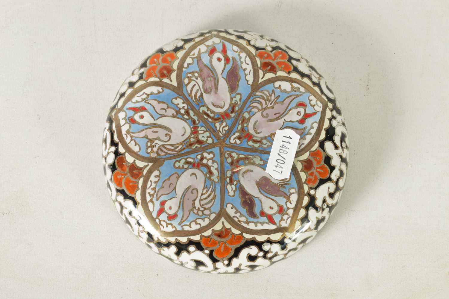 A LATE 19TH CENTURY CONTINENTAL ENAMELLED SHALLOW GLASS DISH - Image 6 of 6