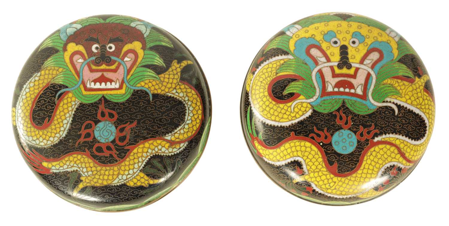 TWO 19TH CENTURY CHINESE CLOISONNÉ ENAMEL BOWLS AND COVERS - Image 2 of 12