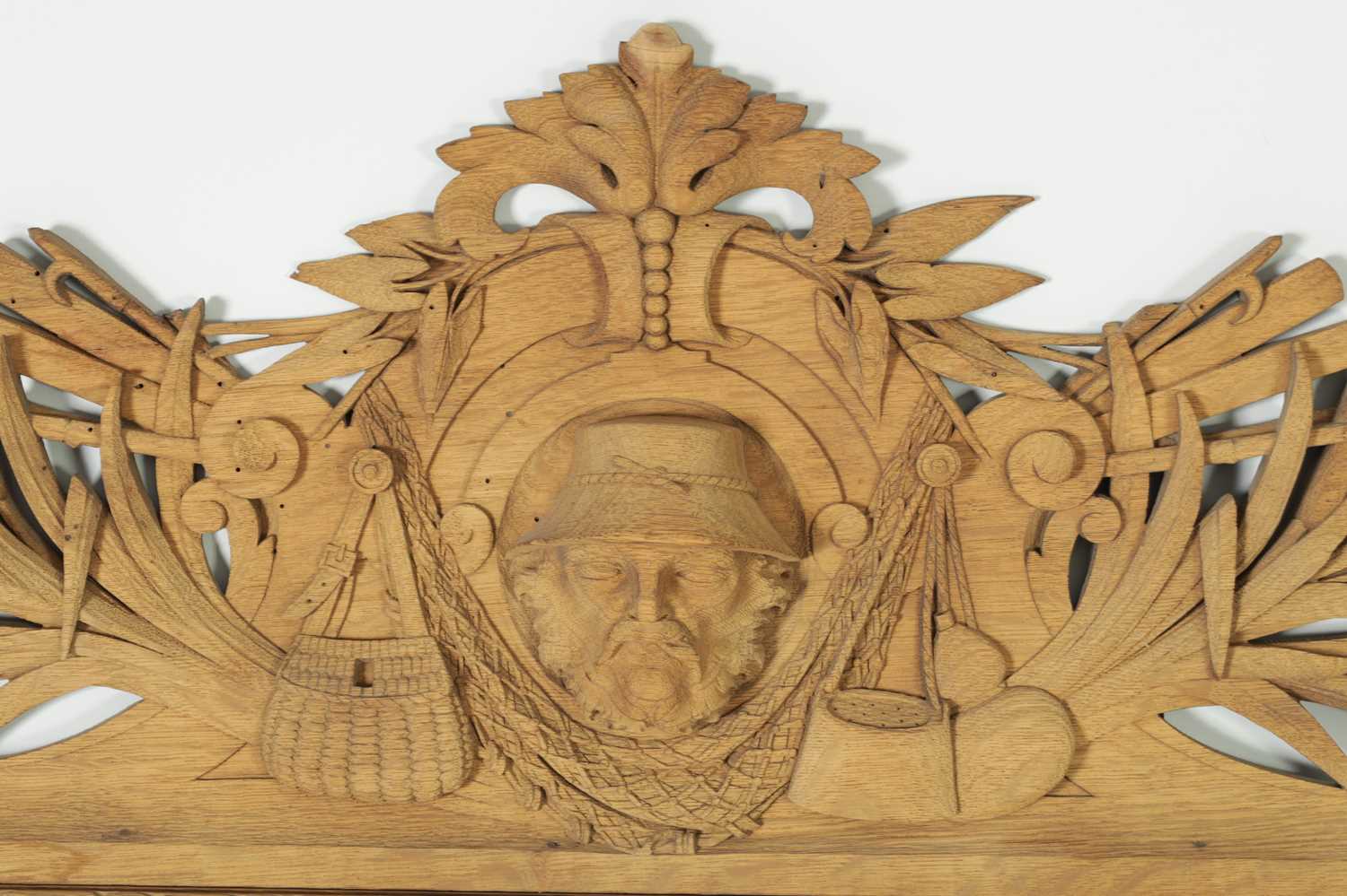 A LATE 19TH CENTURY CARVED OAK BLACK FOREST FRAME - Image 2 of 6