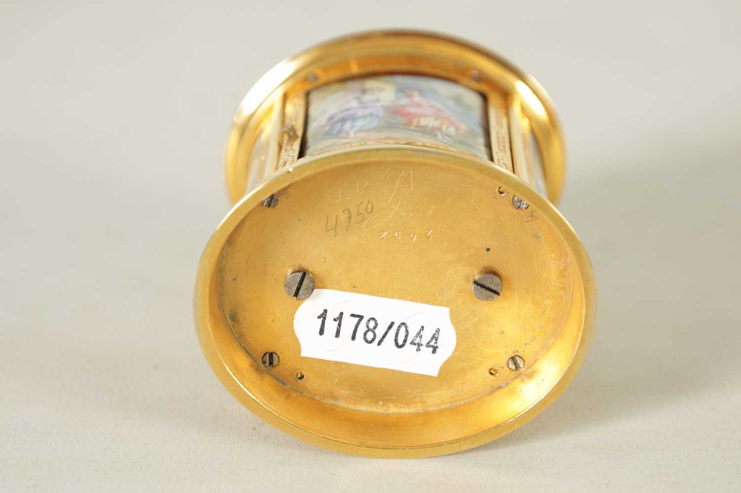 A LATE 19TH CENTURY MINIATURE PORCELAIN PANELLED ENGRAVED OVAL CARRIAGE CLOCK - Image 8 of 8