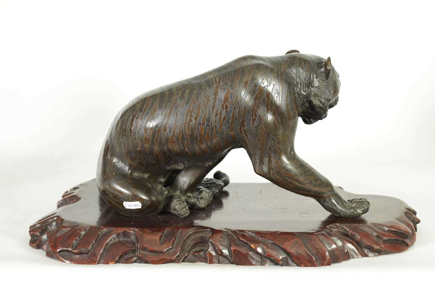 AN UNUSUAL JAPANESE MEIJI PERIOD BRONZE SCULPTURE OF A SEATED TIGER - Image 8 of 11
