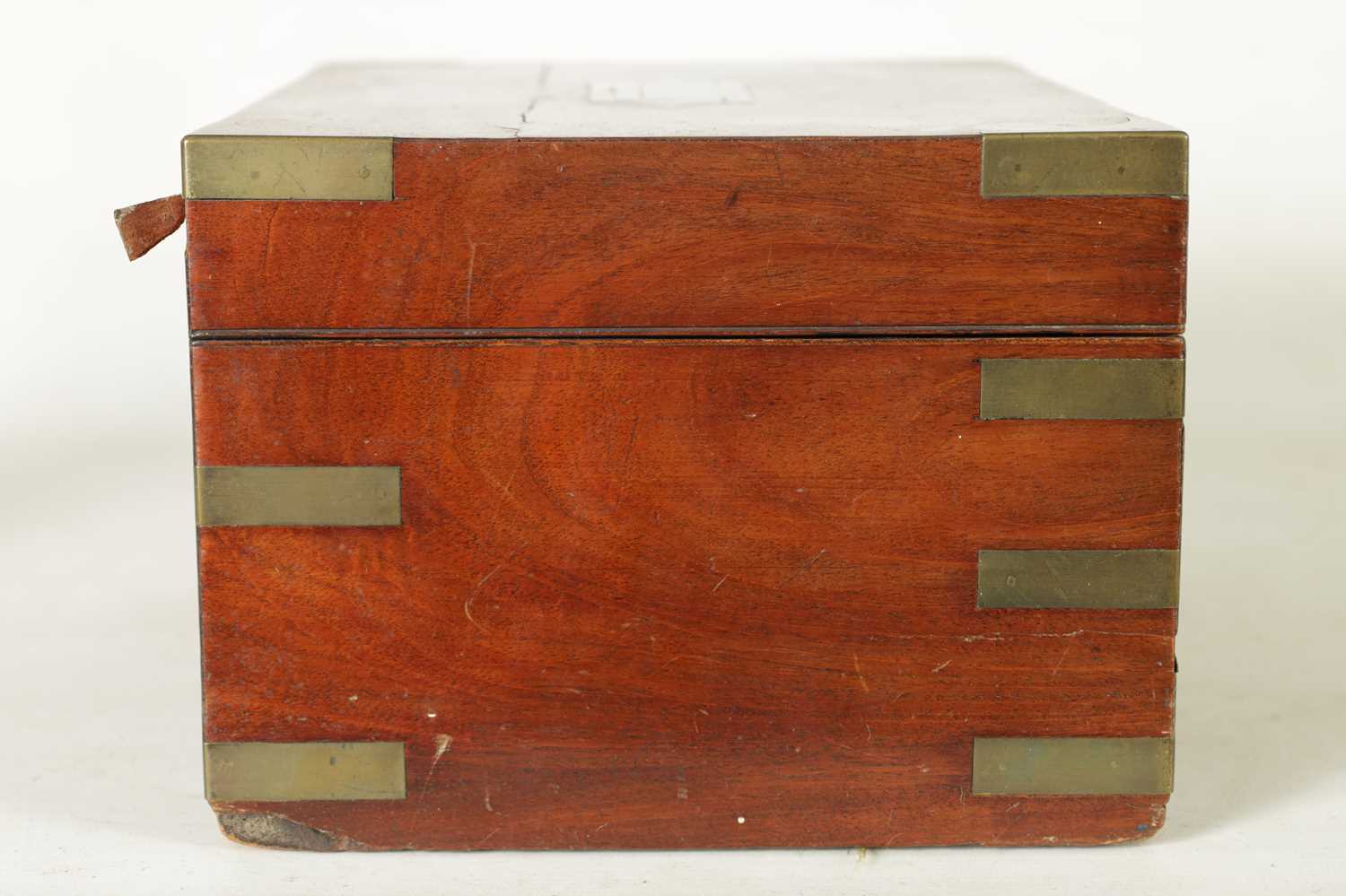 A 19TH CENTURY BRASS BOUND FLAMED MAHOGANY BOX - Image 4 of 11