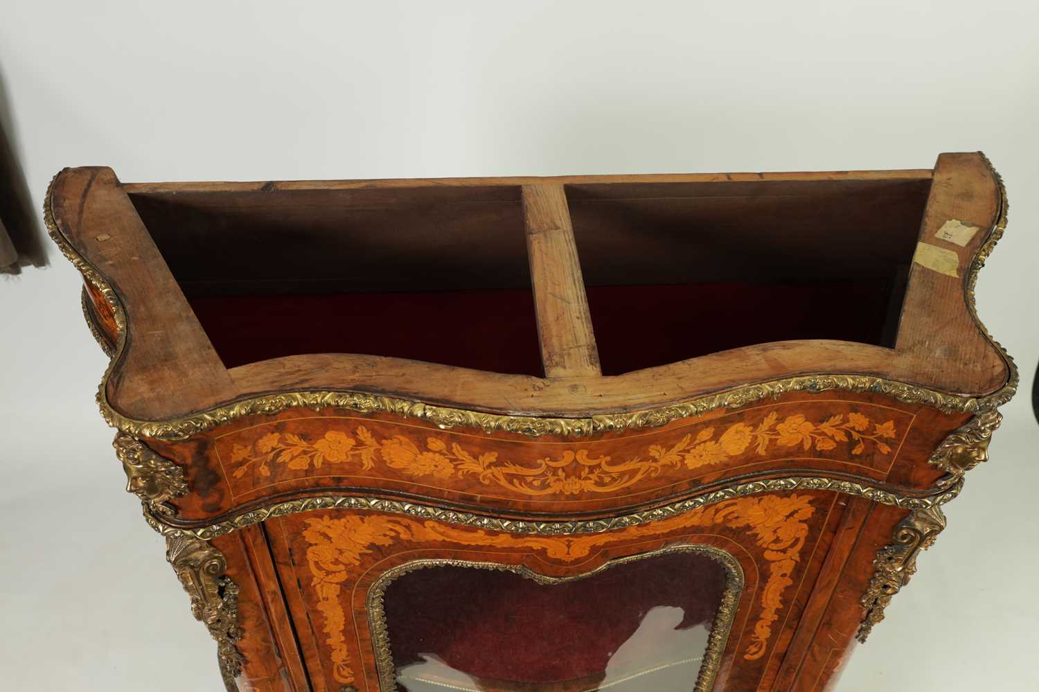 A FINE 19TH CENTURY ORMOLU MOUNTED WALNUT AND FLORAL MARQUETRY INLAID SERPENTINE SIDE CABINET - Image 3 of 16