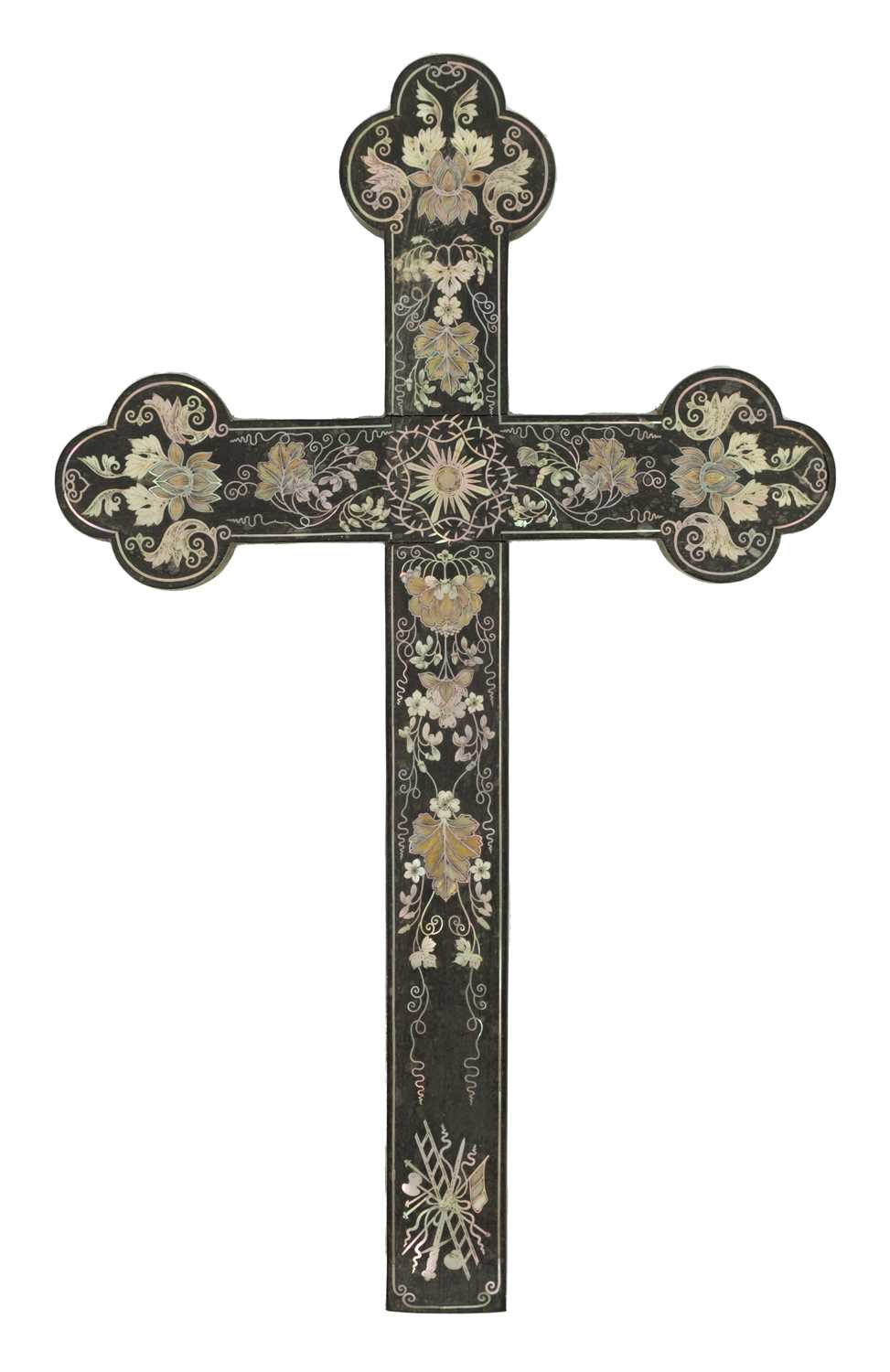 A FINE 18TH/19TH CENTURY CHINESE MOTHER OF PEARL INLAID HARDWOOD APOSTLE CROSS