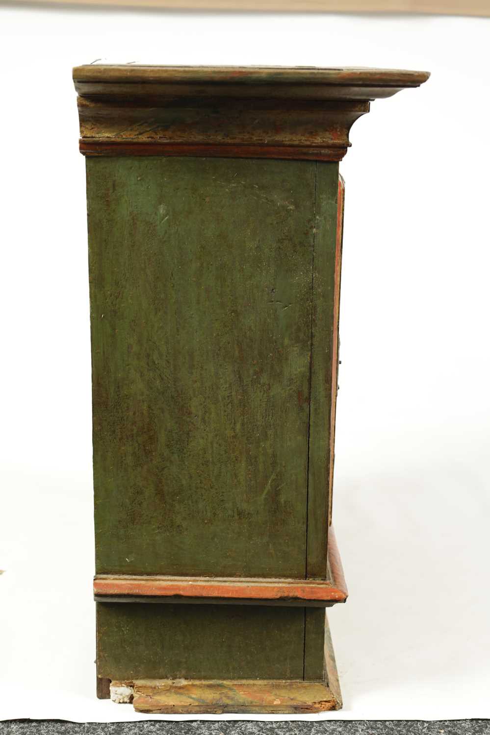 AN 18TH CENTURY FRENCH PAINTED HANGING WALL CUPBOARD - Image 2 of 9