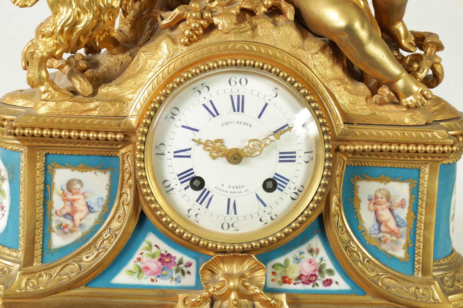 CHARLES OUDIN, A PARIS. A LATE 19TH CENTURY FRENCH ORMOLU AND PORCELAIN PANELLED MANTEL CLOCK - Image 4 of 11