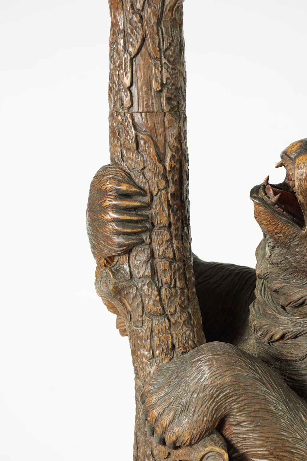 A GOOD 19TH CENTURY CARVED LINDEN WOOD BLACK FOREST BEAR HAT AND STICK STAND - Image 5 of 11