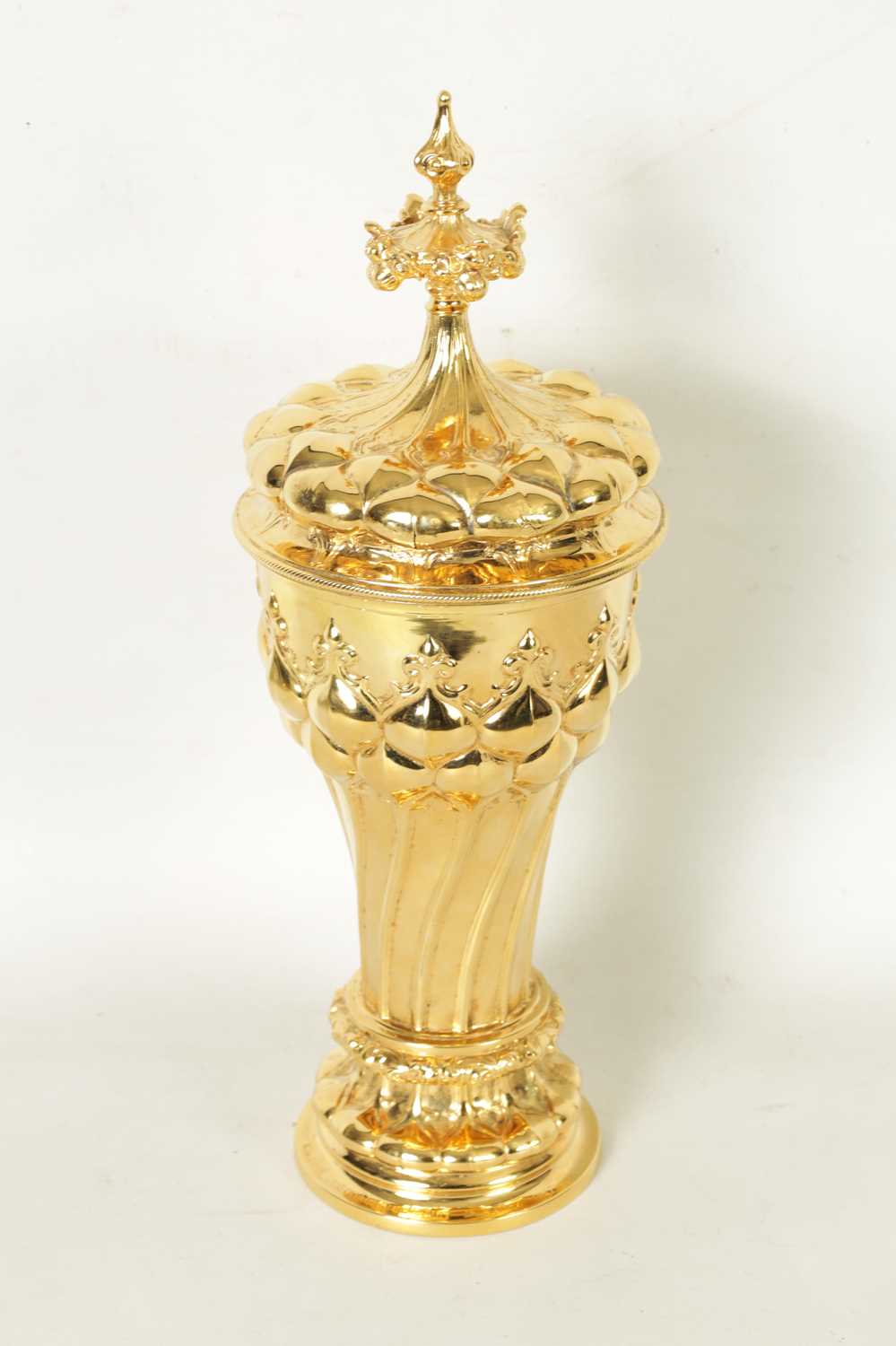 AN ART DECO GOTHIC REVIVAL CONTINENTAL SILVER GILT PRESENTATION CUP AND COVER - Image 7 of 10