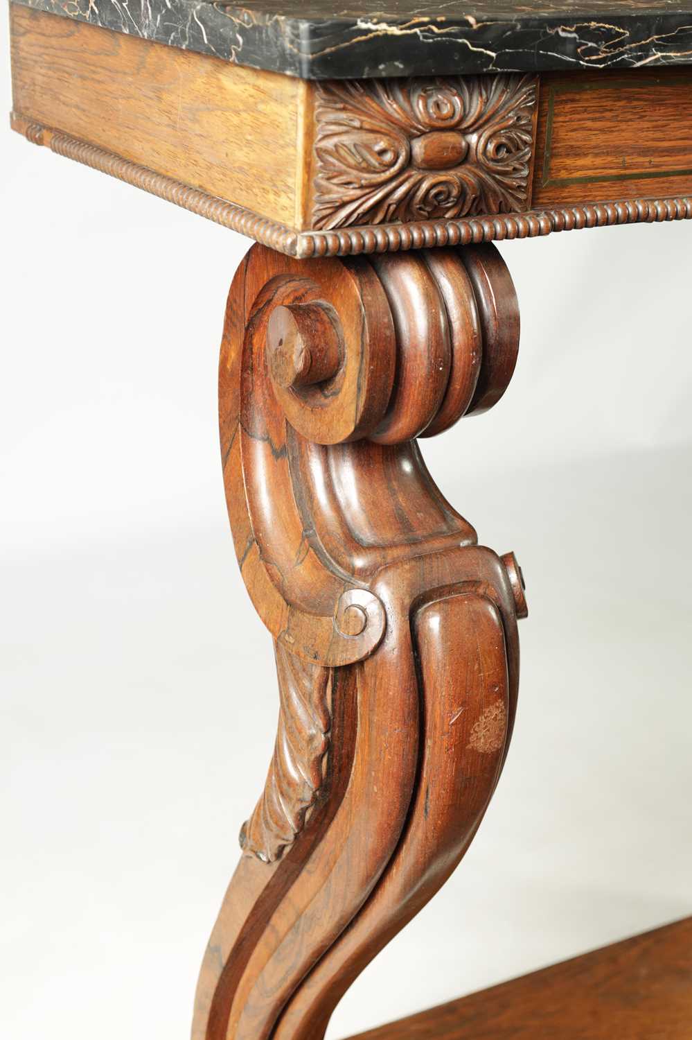 A REGENCY ROSEWOOD BRASS INLAID CONSOLE TABLE - Image 3 of 7