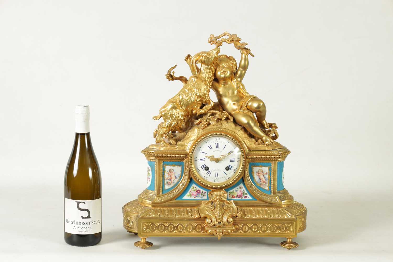 CHARLES OUDIN, A PARIS. A LATE 19TH CENTURY FRENCH ORMOLU AND PORCELAIN PANELLED MANTEL CLOCK - Image 2 of 11