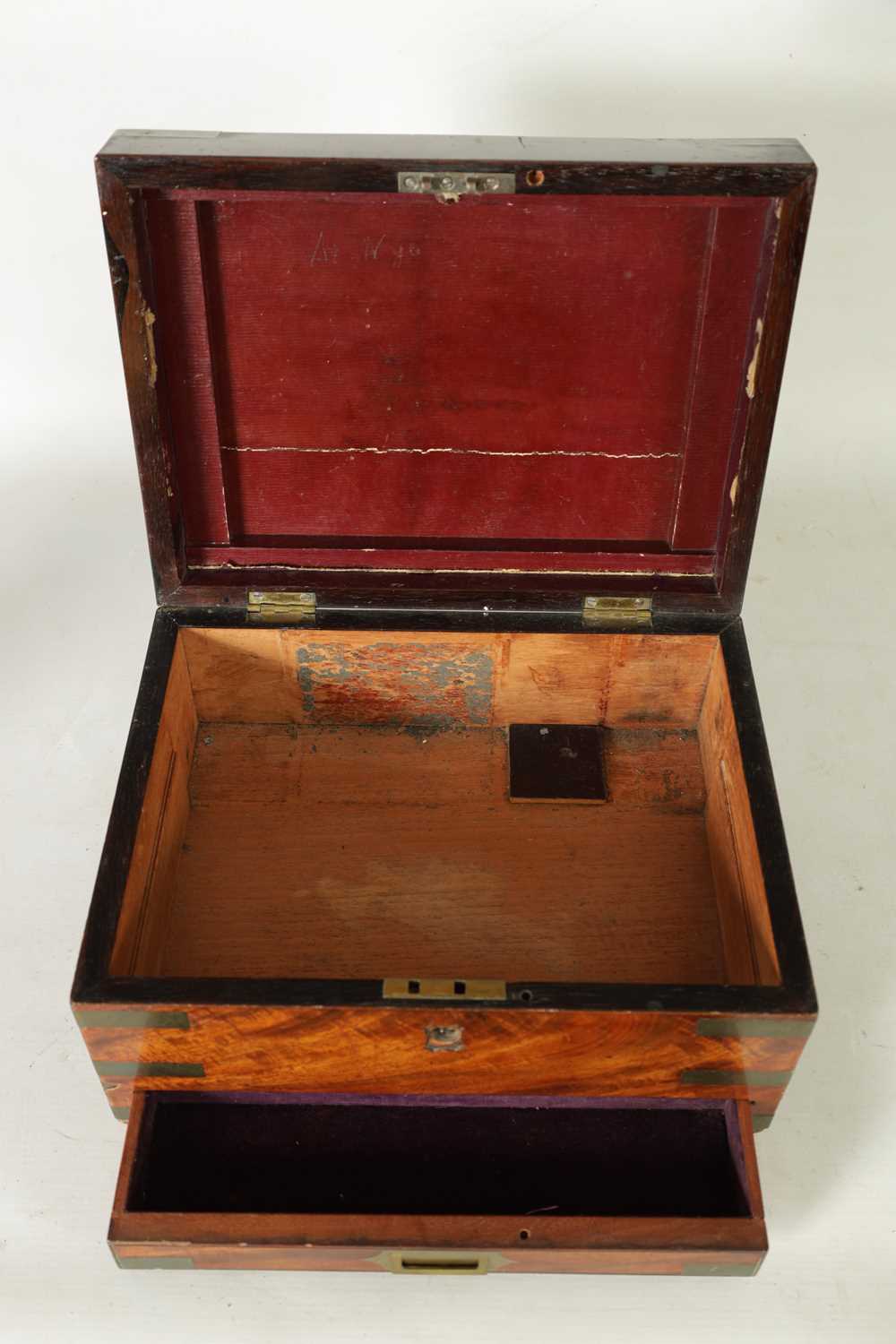 A 19TH CENTURY BRASS BOUND FLAMED MAHOGANY BOX - Image 3 of 11