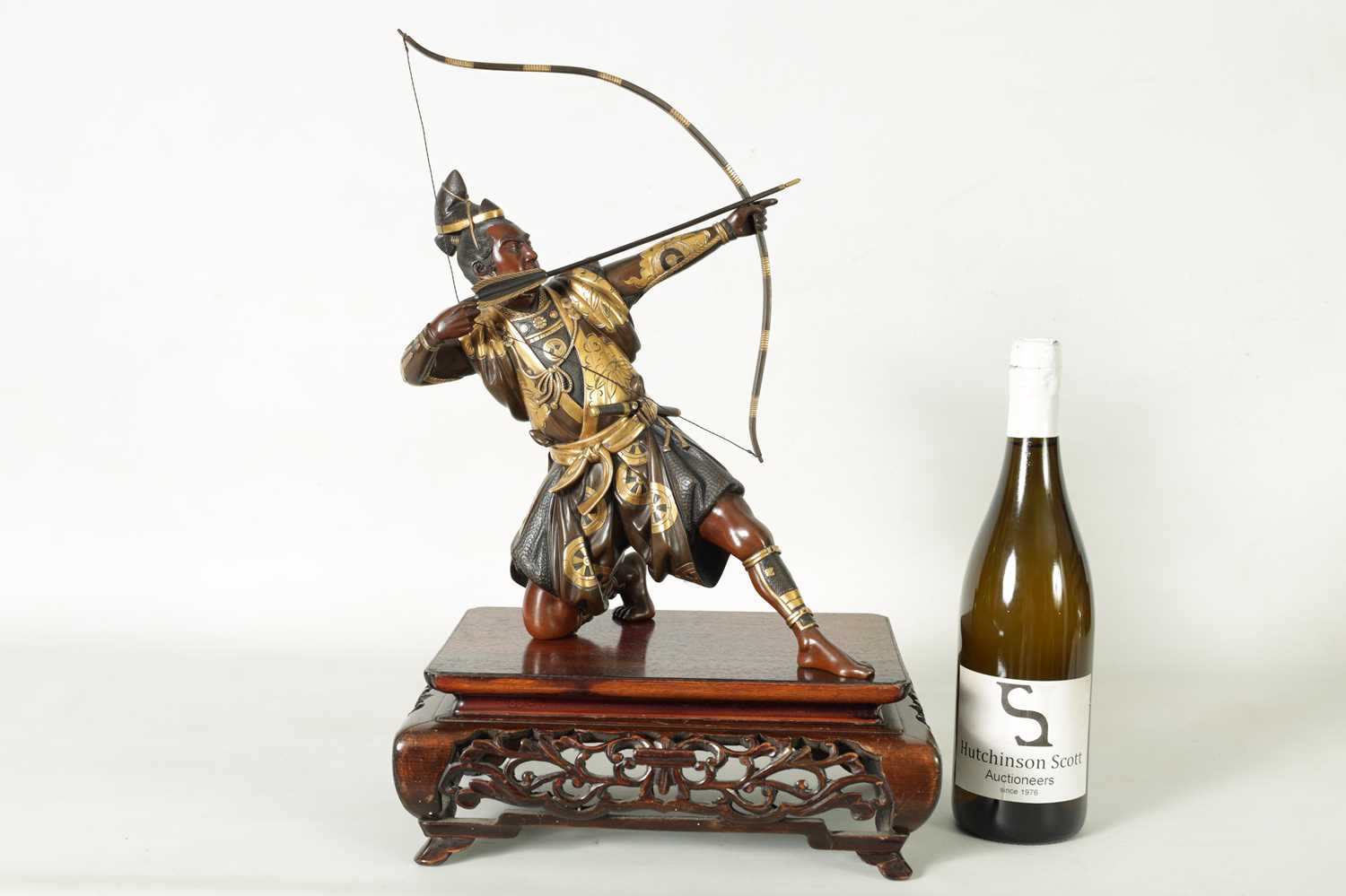 A FINE LATE 19TH CENTURY JAPANESE MEIJI PERIOD BRONZE AND MIXED METAL SAMURAI ARCHER OF LARGE SIZE - Image 3 of 13