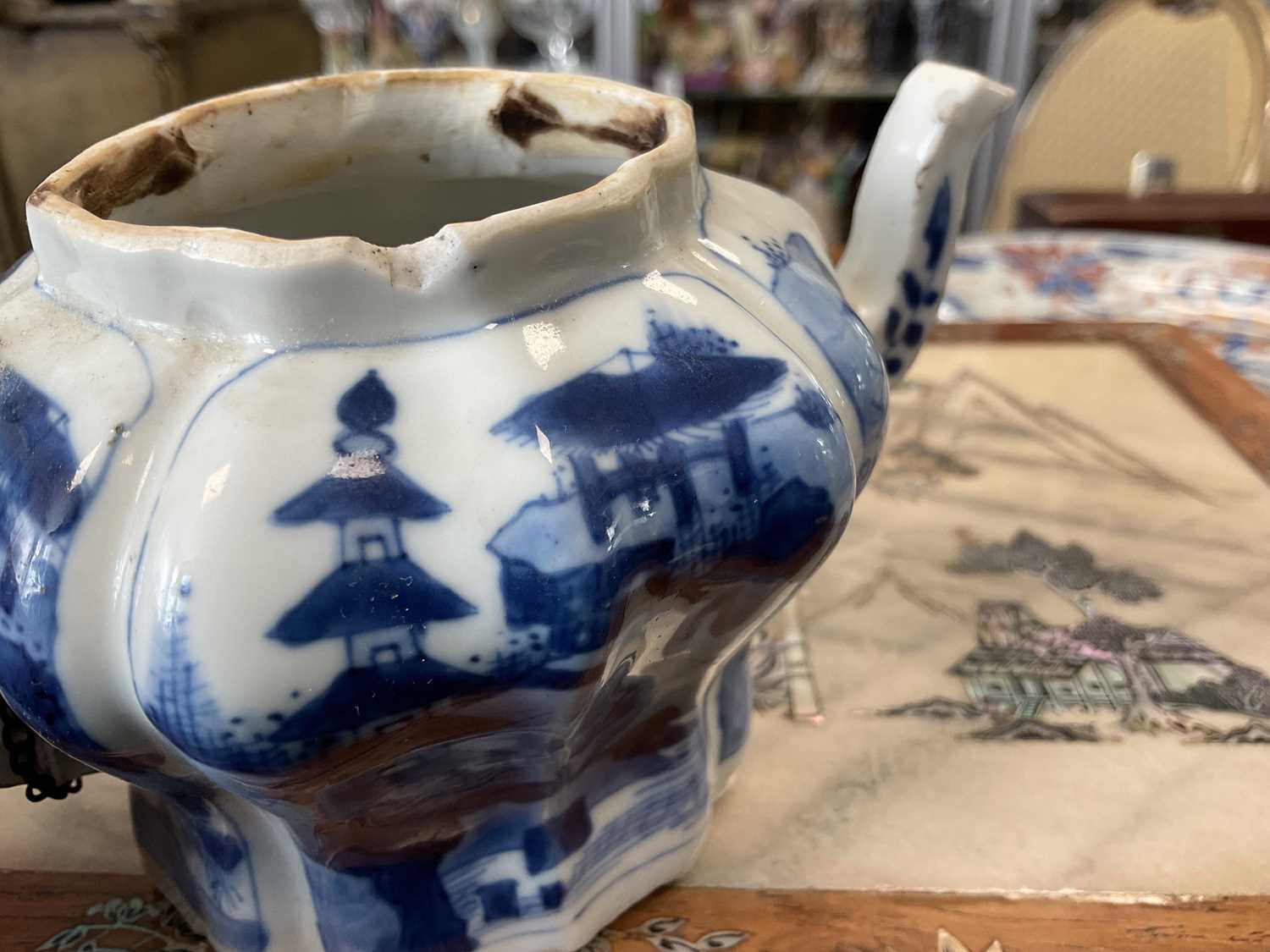 AN 18TH CENTURY CHINESE BLUE AND WHITE SMALL TEAPOT - Image 12 of 12