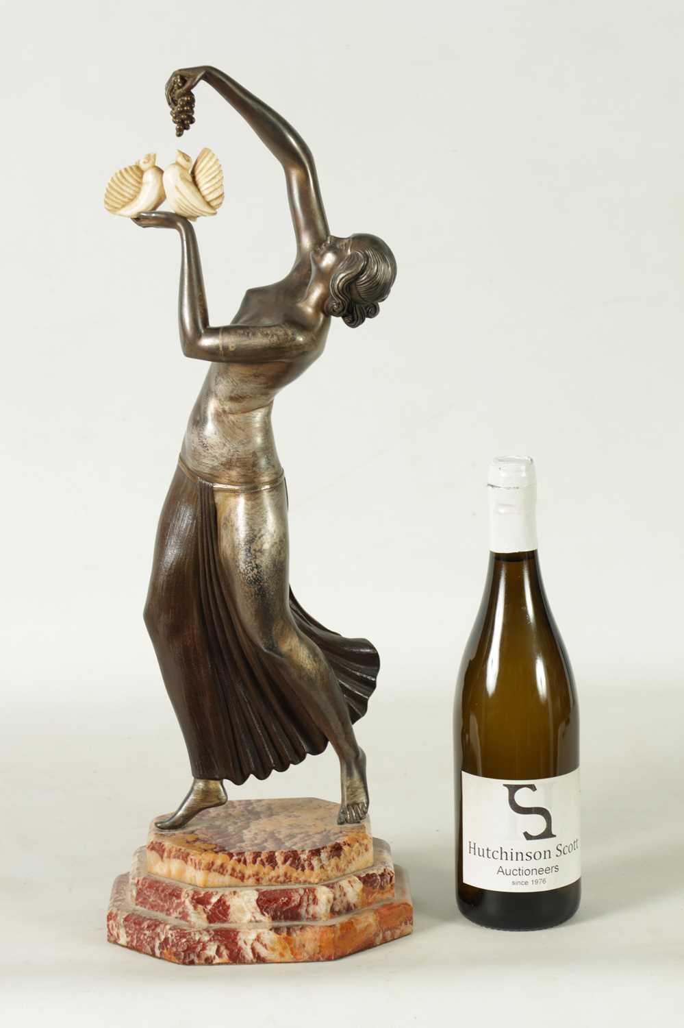 LUCILLE SEVIN. AN ART DECO SILVERED AND PATINATED BRONZE SCULPTURE OF A DANCING LADY - Image 6 of 8