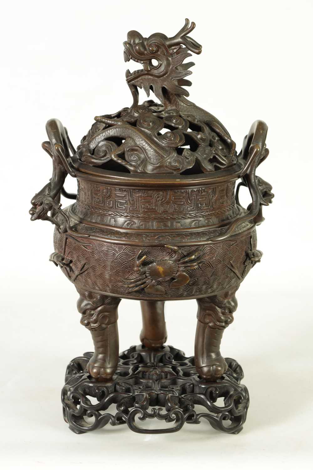 A 19TH CENTURY CHINESE BRONZE CENSER AND LID MOUNTED ON A HARDWOOD STAND - Image 9 of 31