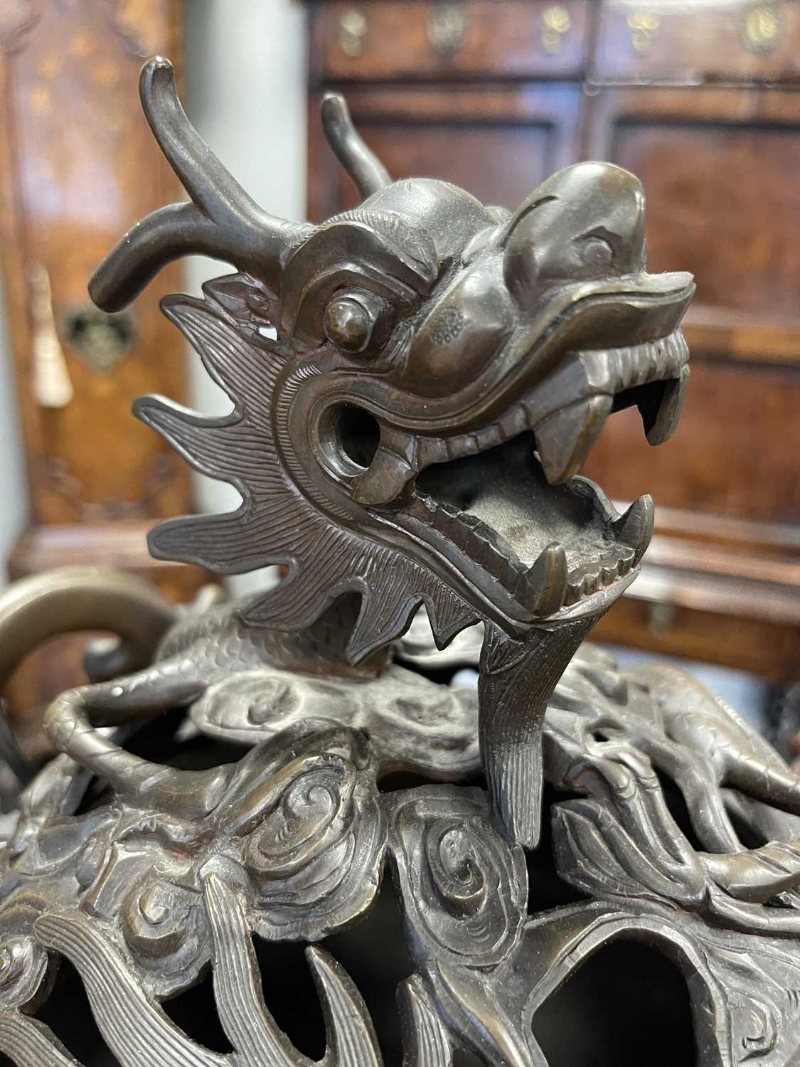 A 19TH CENTURY CHINESE BRONZE CENSER AND LID MOUNTED ON A HARDWOOD STAND - Image 20 of 31