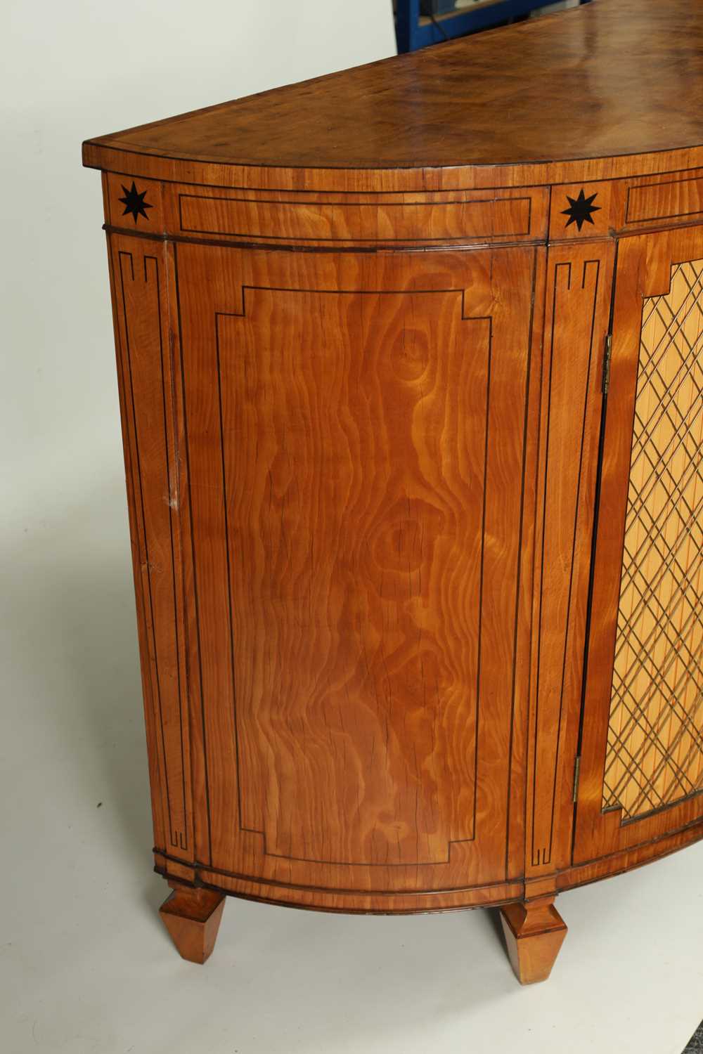 A GEORGE III EBONY INLAID AND FIGURED SATINWOOD DEMI LUME SIDE CABINET - Image 7 of 9