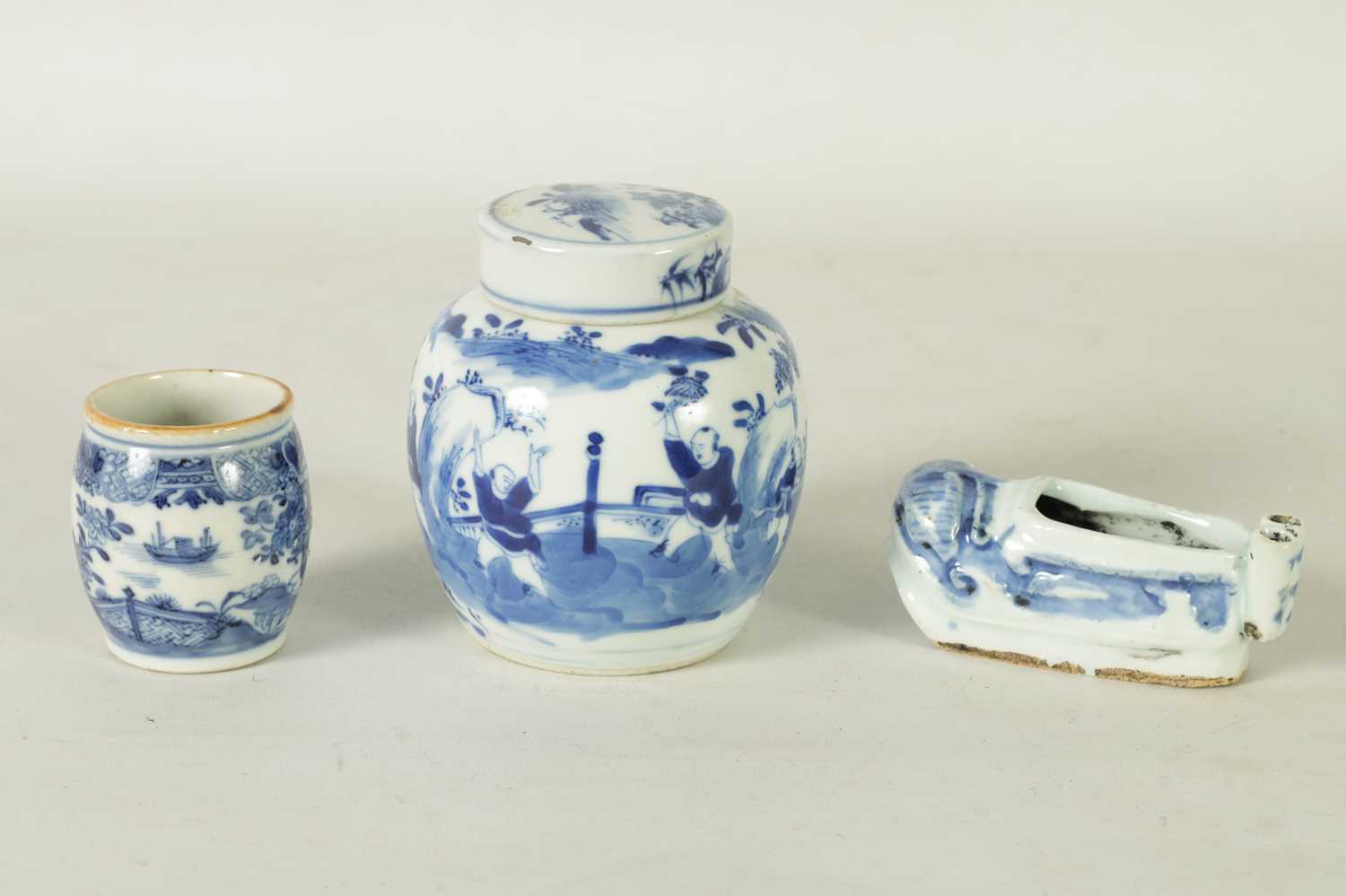 THREE PIECES OF CHINESE BLUE AND WHITE PORCELAIN - Image 5 of 11