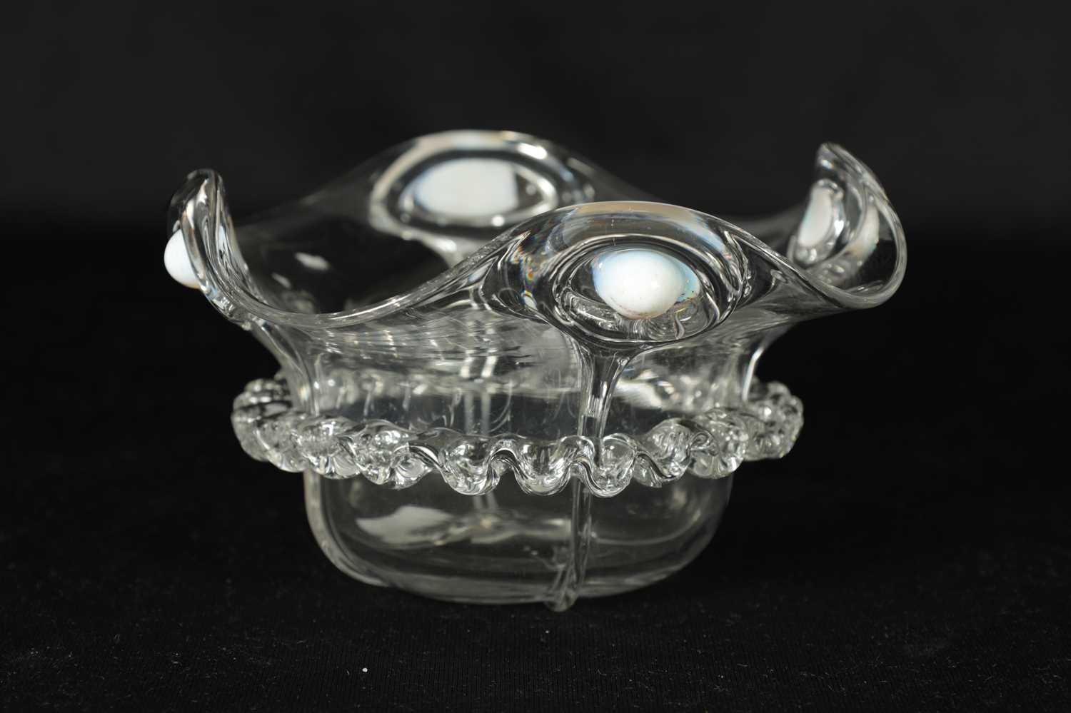 AN ART NOUVEAU CLEAR GLASS SHAPED BOWL WITH OPALESCENT JEWELS - Image 5 of 7