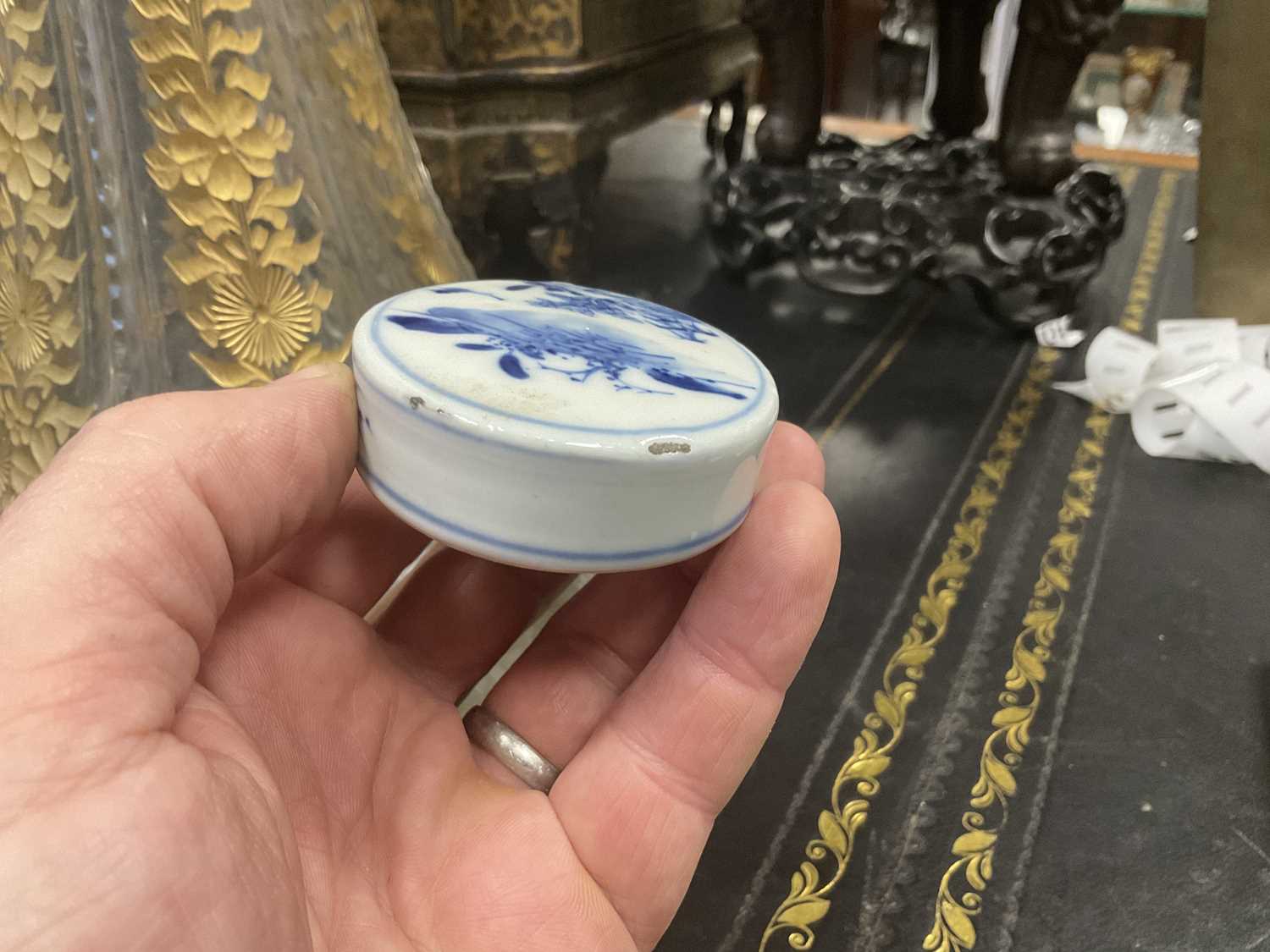 THREE PIECES OF CHINESE BLUE AND WHITE PORCELAIN - Image 10 of 11