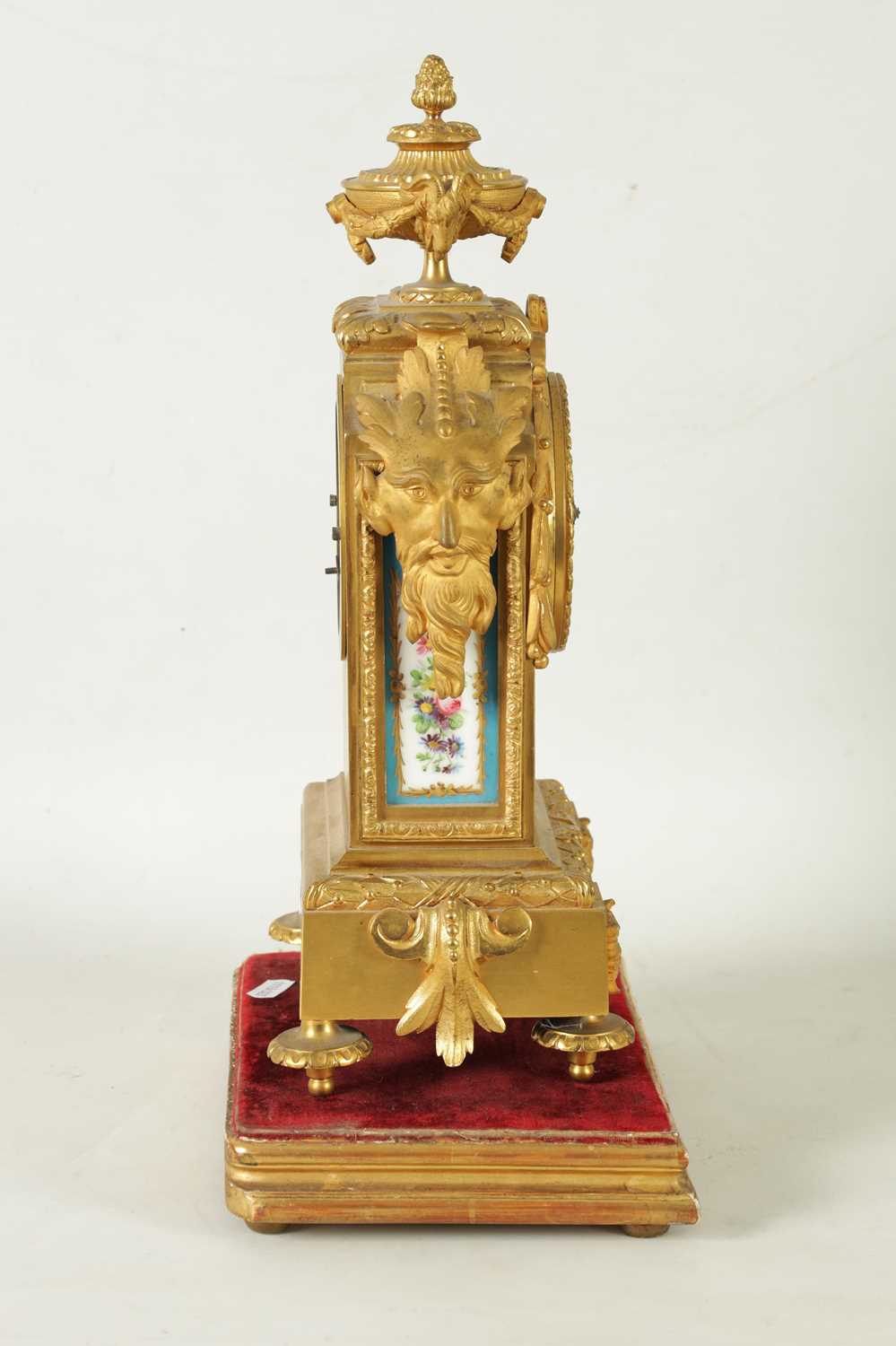 A LATE 19TH CENTURY FRENCH ORMOLU AND PORCELAIN PANELLED MANTEL CLOCK - Image 7 of 10