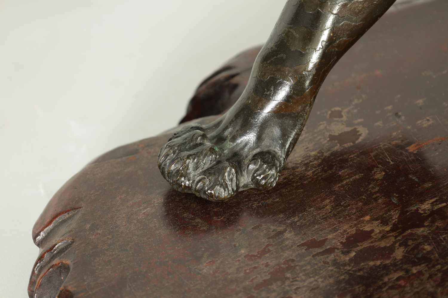 AN UNUSUAL JAPANESE MEIJI PERIOD BRONZE SCULPTURE OF A SEATED TIGER - Image 5 of 11