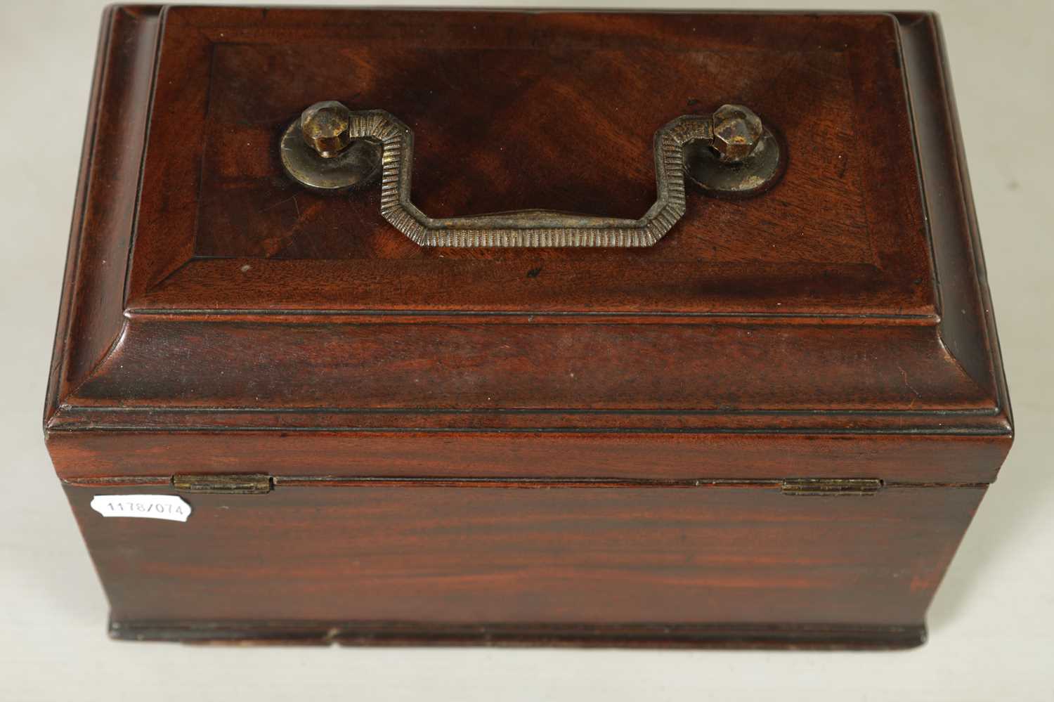 A GEORGE III MAHOGANY TEA CADDY - Image 7 of 8