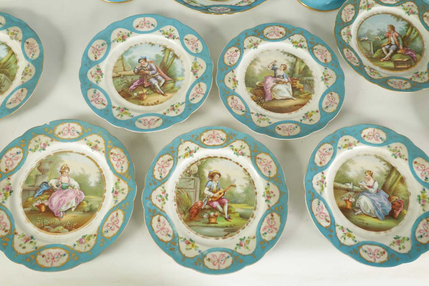 A 19TH CENTURY CONTINENTAL SEVRES PATTERN TWENTY-THREE PIECE DESSERT SERVICE - Image 9 of 25