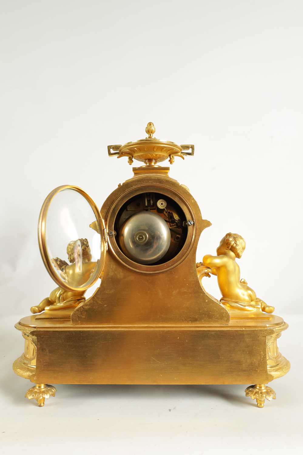 A LATE 19TH CENTURY FRENCH ORMOLU AND PORCELAIN PANELLED FIGURAL MANTEL CLOCK - Image 11 of 12