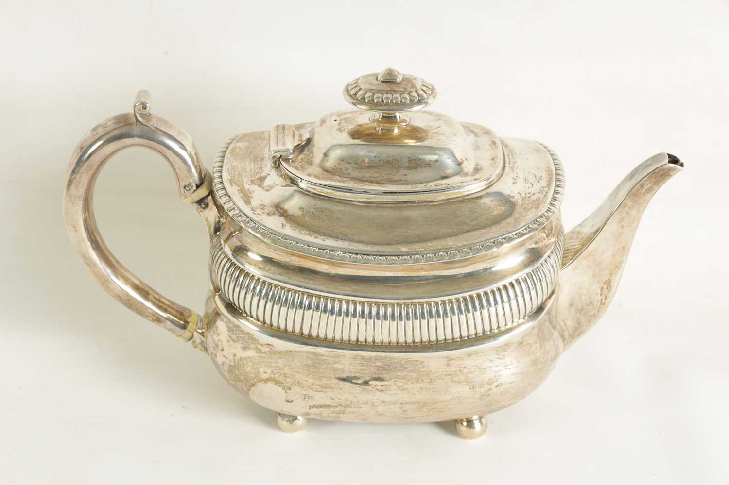 A GEORGE III SILVER TEAPOT - Image 7 of 9