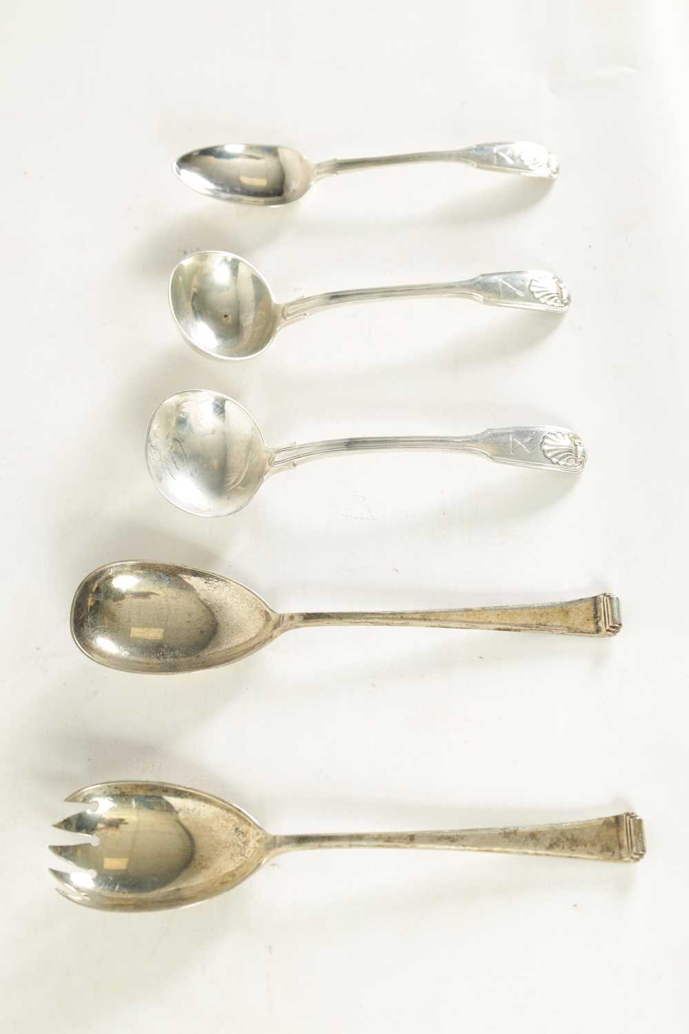 A PAIR OF VICTORIAN DOUBLE SHELL AND THREAD FIDDLE PATTERN SILVER SAUCE LADLES - Image 2 of 8