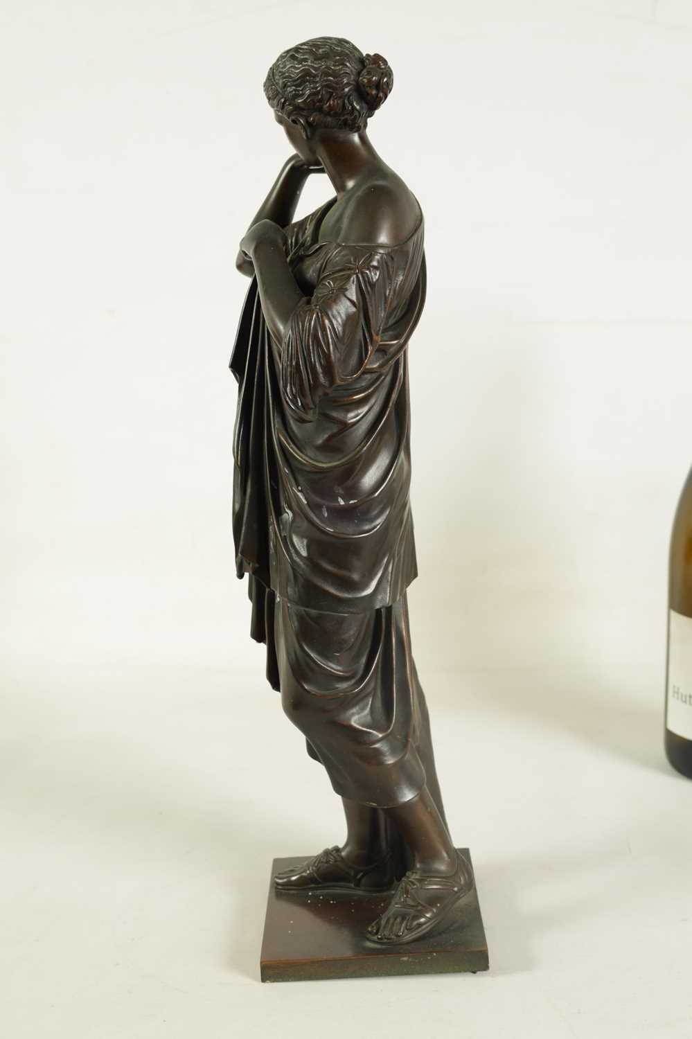 A LATE 19TH CENTURY FRENCH BLACK SLATE AND ROUGE MARBLE BRONZE FIGURAL MANTEL CLOCK - Image 7 of 15