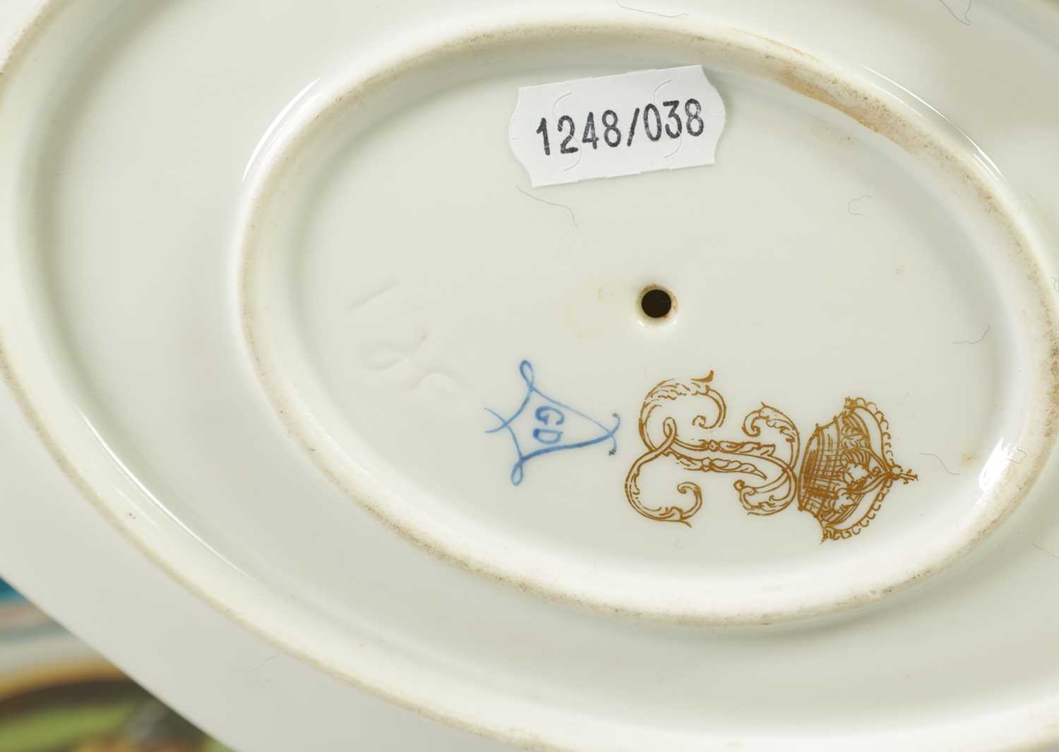 A 19TH CENTURY CONTINENTAL SEVRES PATTERN TWENTY-THREE PIECE DESSERT SERVICE - Image 15 of 25