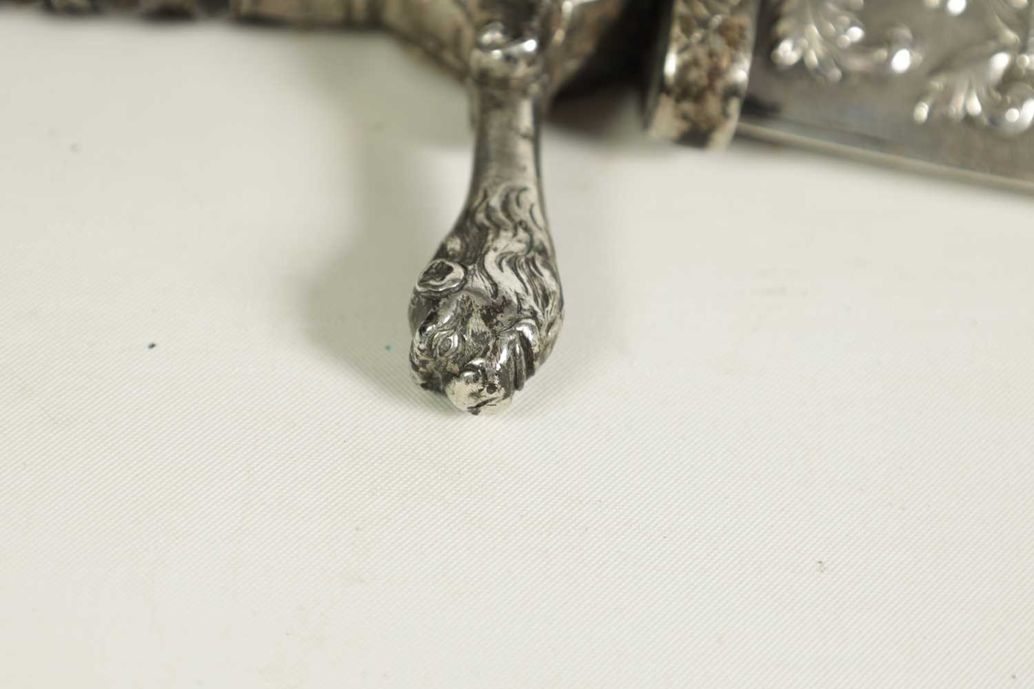 AN 18TH CENTURY ENGLISH SILVER-MOUNTED HANGER - Image 6 of 13