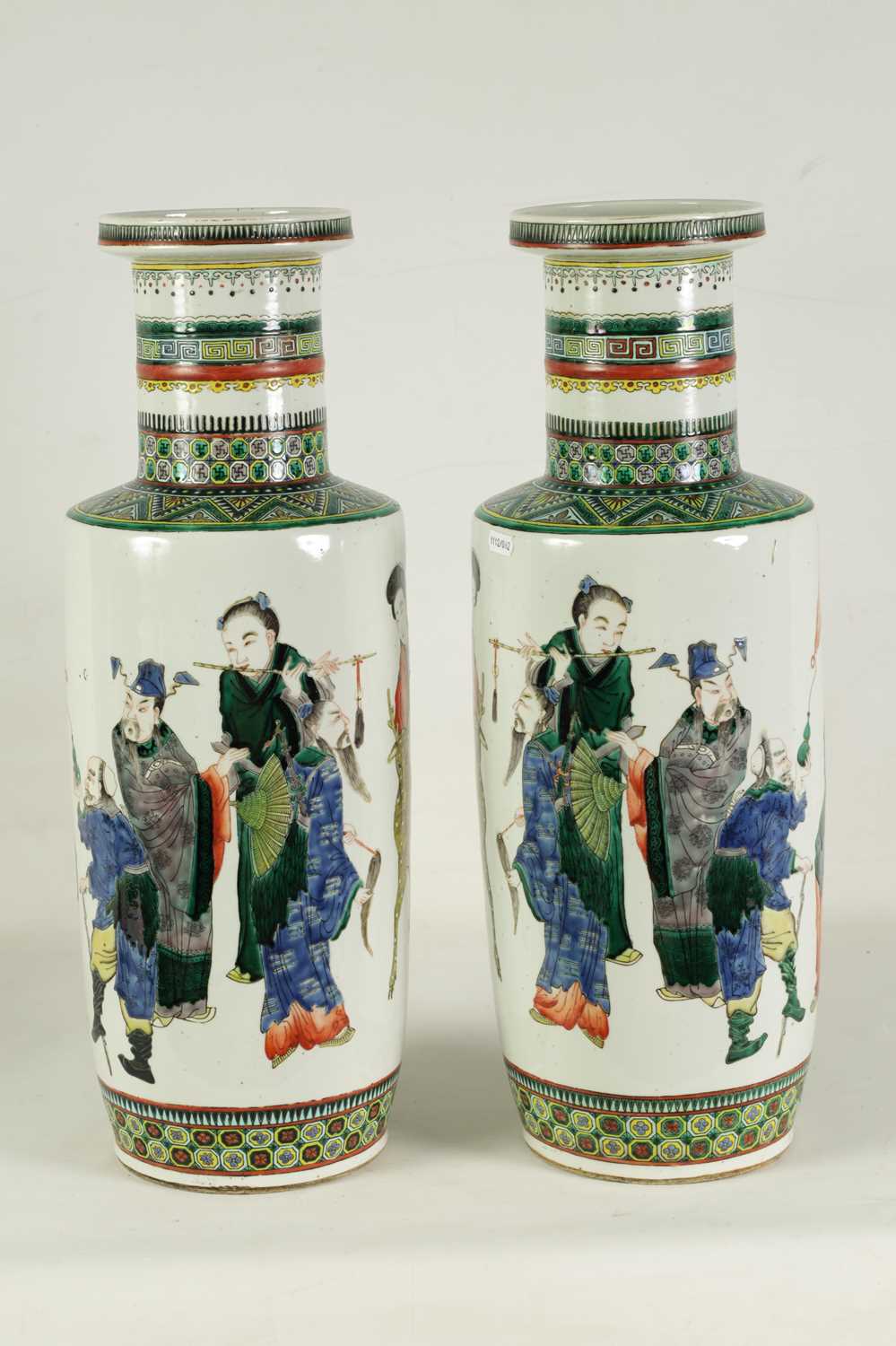 A LARGE PAIR OF 19TH CENTURY CHINESE FAMILLE VERTE PORCELAIN VASES - Image 8 of 36