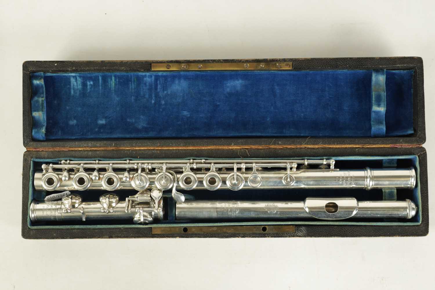 A 19TH CENTURY SOLID SILVER CONCERT FLUTE BY CLAIR GODFROY, AINE. PARIS - Image 3 of 15