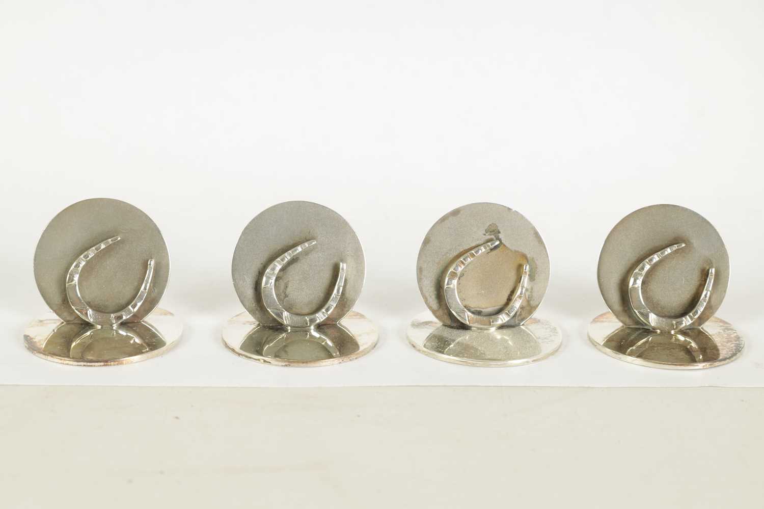 A CASED SET OF FOUR NOVELTY HORSESHOE MENU HOLDERS - Image 5 of 8