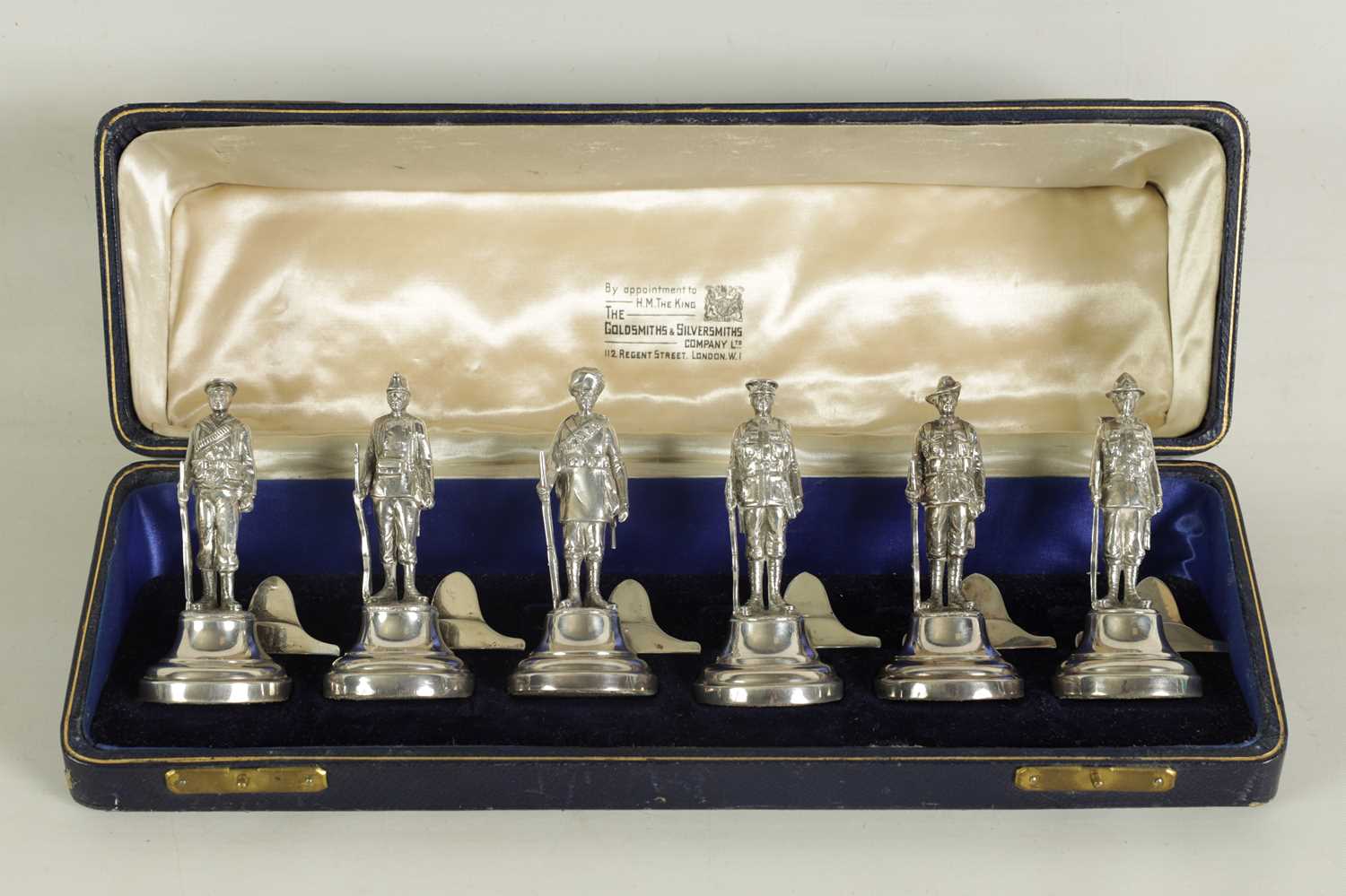 A LARGE AND RARE CASED COMPLETE SET OF SIX SILVER 'SOLDIERS OF THE EMPIRE' FIGURAL MENU HOLDERS - Image 3 of 12