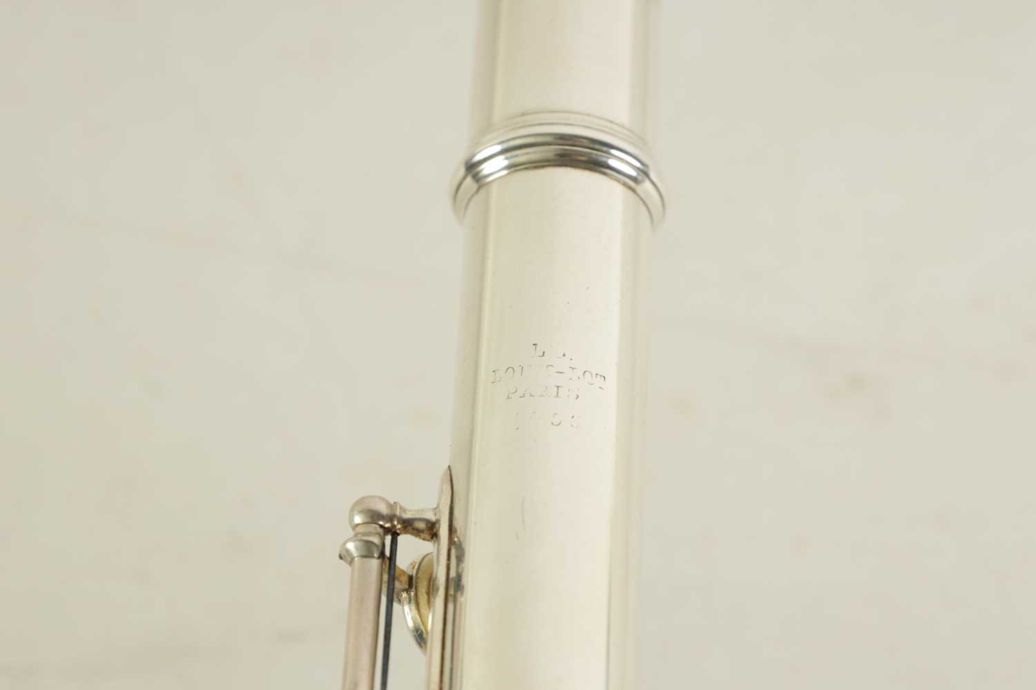 A MID 19TH CENTURY SOLID SILVER CONCERT FLUTE BY LOUIS LOT, PARIS. NO. 1056 - Image 9 of 11