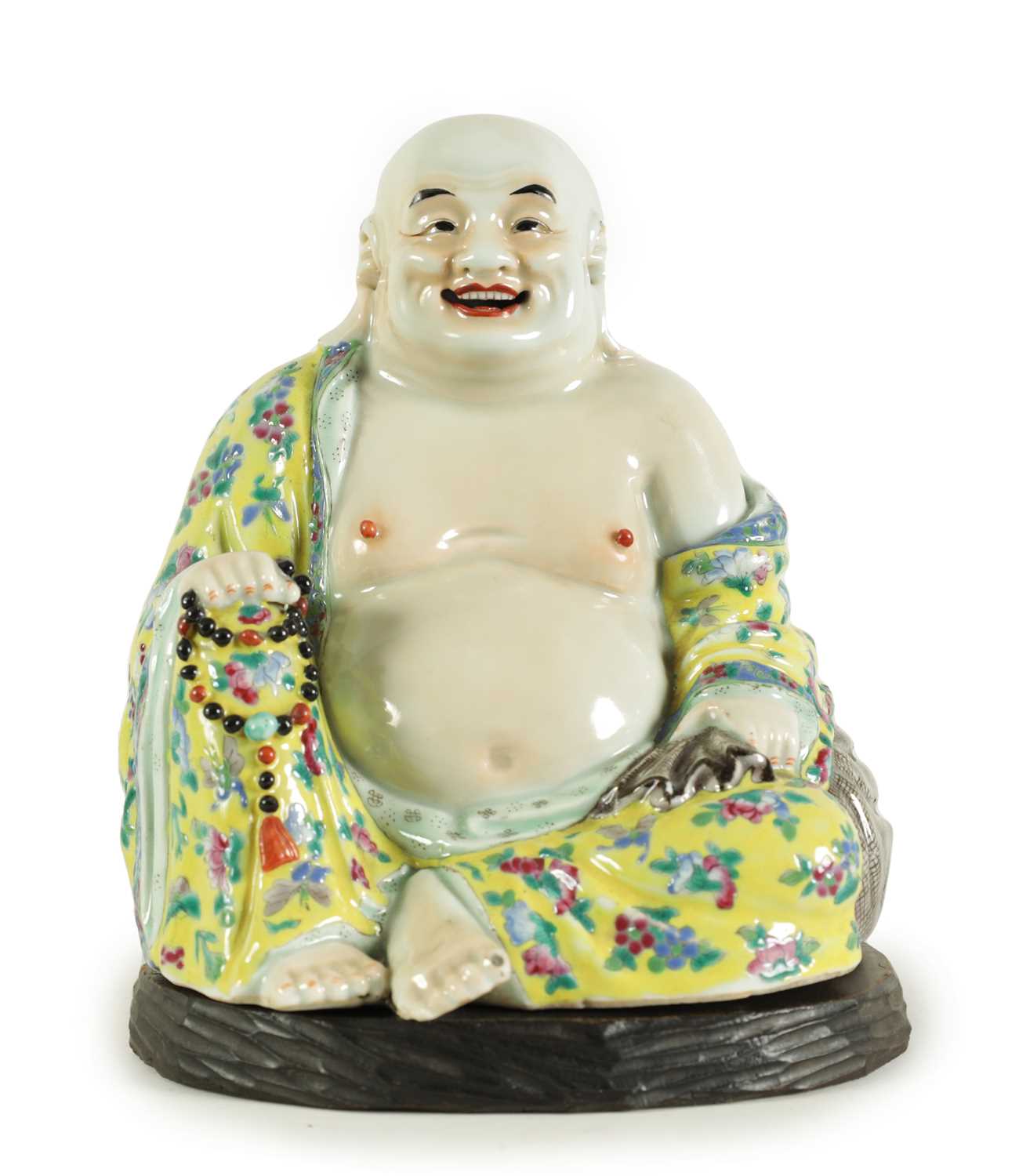 AN EARLY 20TH CENTURY CHINESE FAMILLE ROSE PORCELAIN BUDDHA