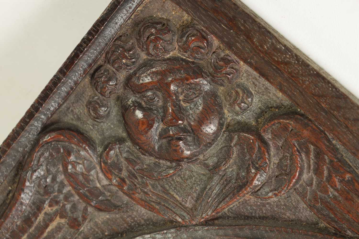 A 17TH CENTURY CARVED OAK CORNICE - Image 3 of 5