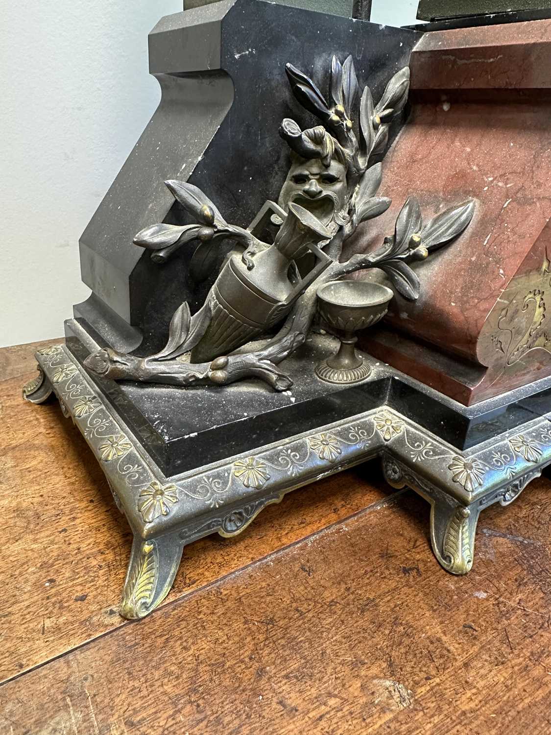 A LATE 19TH CENTURY FRENCH BLACK SLATE AND ROUGE MARBLE BRONZE FIGURAL MANTEL CLOCK - Image 15 of 15