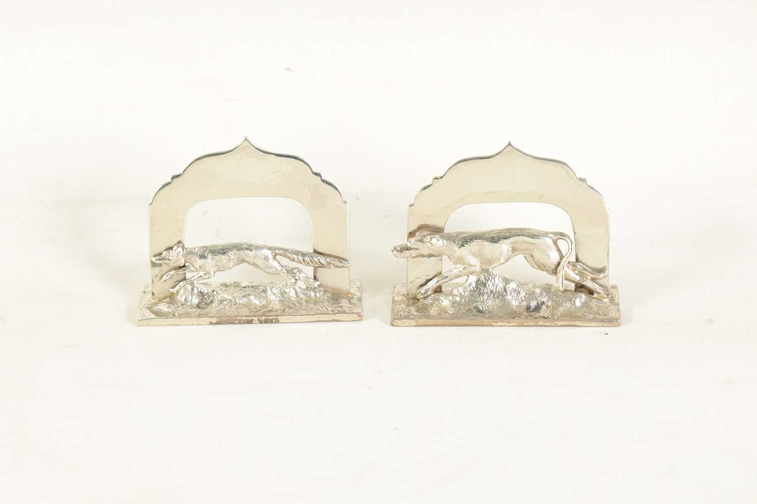 A PAIR OF SILVER MENU HOLDERS MODELLED AS FOX AND HOUND - Image 4 of 8