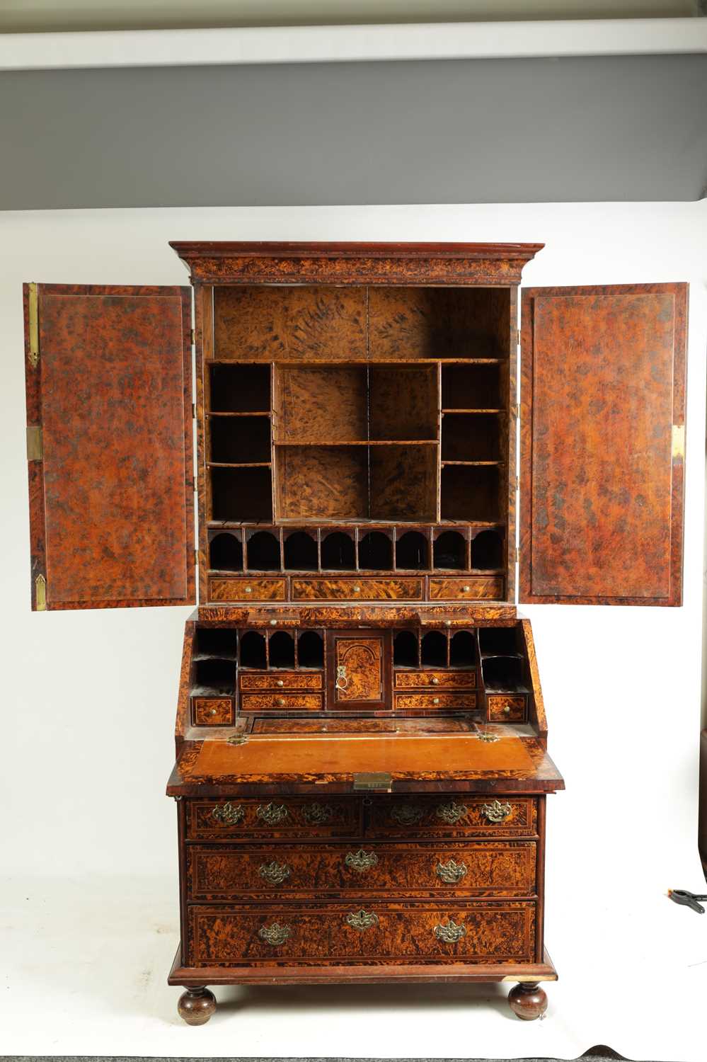 A RARE GEORGE I KINGWOOD CROSS-BANDED AND GEOMETRICALLY INLAID MULBERRY VENEERED BUREAU BOOKCASE IN - Image 5 of 11