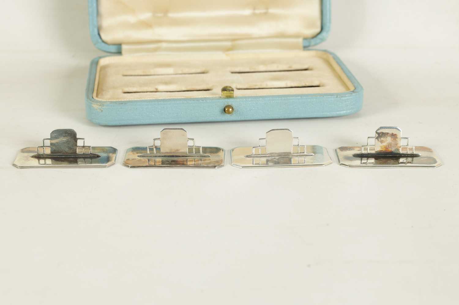 A CASED SET OF FOUR ASPREY ART DECO SILVER MENU HOLDERS - Image 2 of 14