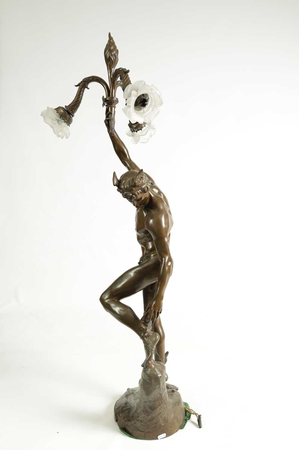 AFTER RAYMOND SUDRE, PARIS. A LARGE EARLY 20TH CENTURY PATINATED BRONZE FIGURAL LAMP - Image 8 of 19