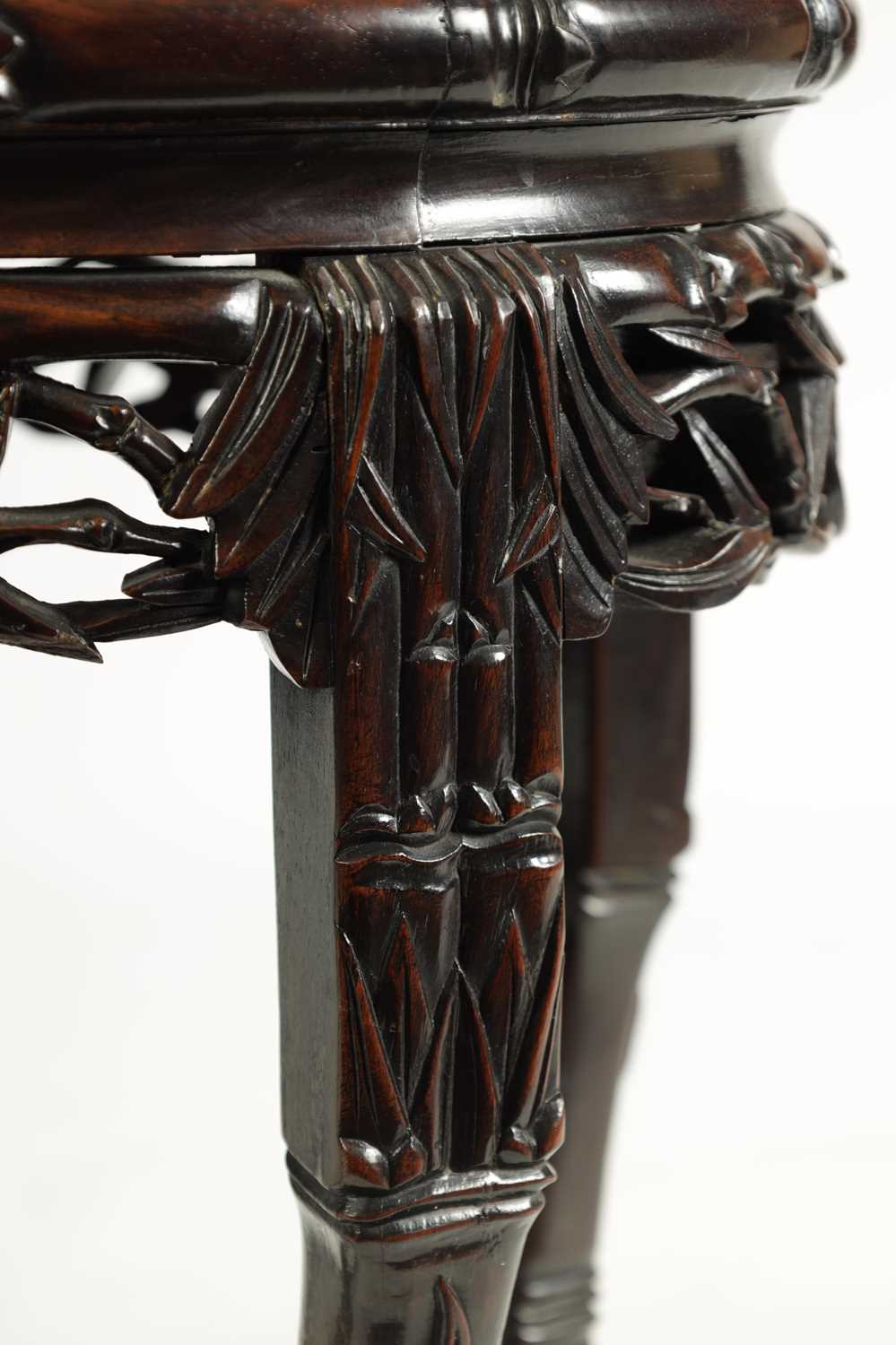 A 19TH CENTURY OVAL CARVED HARDWOOD CHINESE TABLE - Image 3 of 8